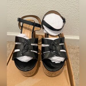 “New” Journee Collection JANIA Black Patent Leather Platform Sandals size10